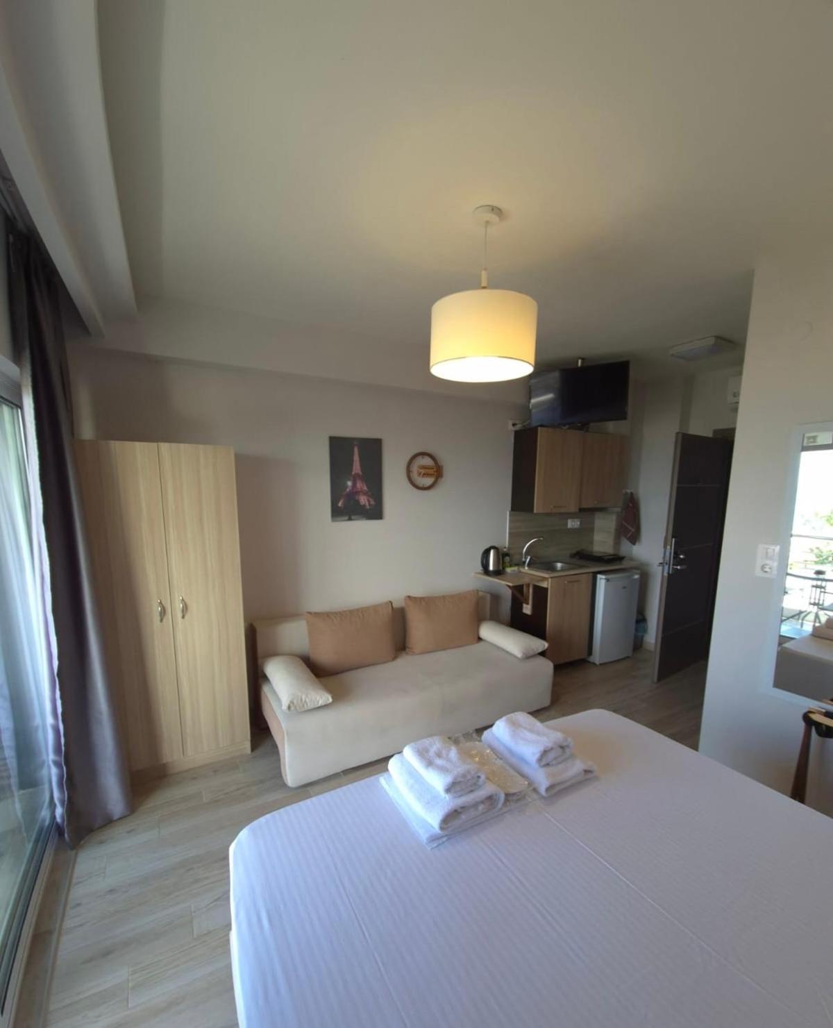 Nikolaidis Apartments Nea Plagia Habitación foto